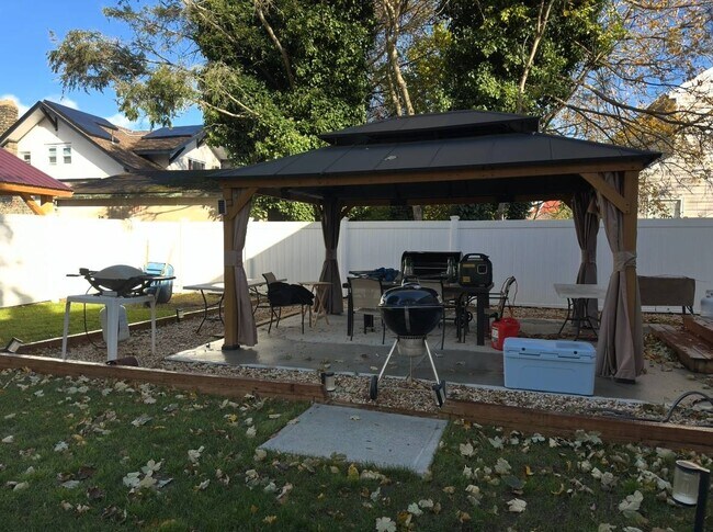 Foto del edificio - 107 Fairview Ave