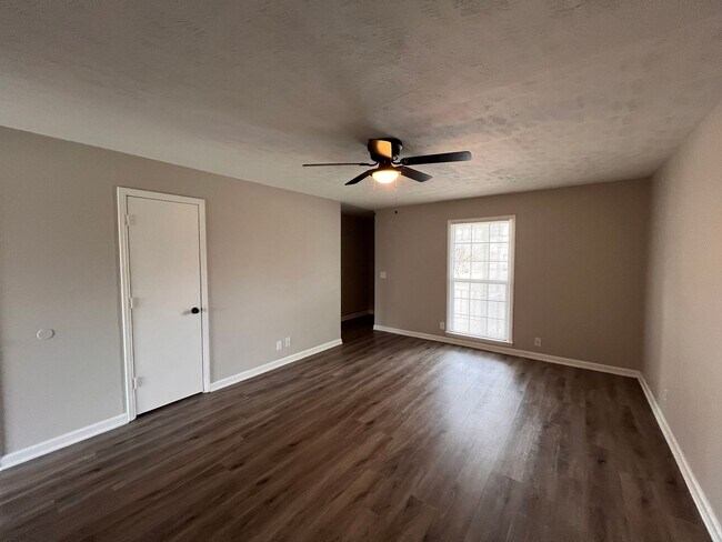 Foto del edificio - 502 Windellwood Cir