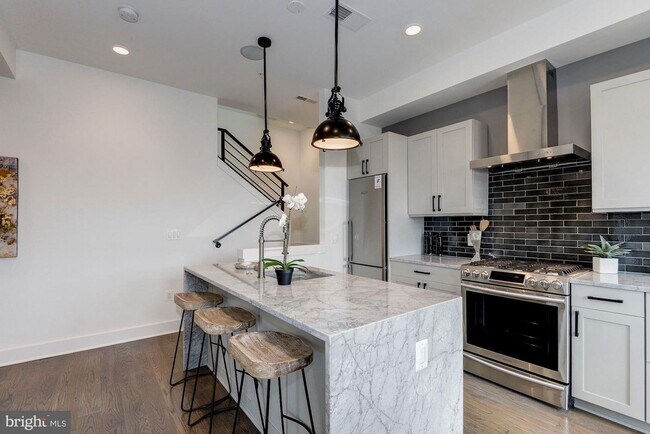 Foto del edificio - 2216 11th St NW