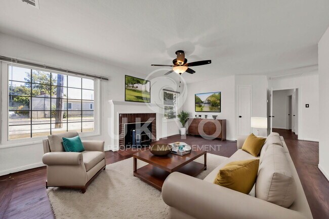 Building Photo - 12995 Aurora Dr