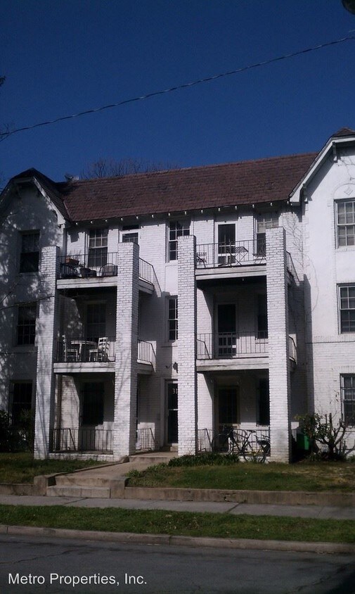 Primary Photo - 3118 Kensington Ave