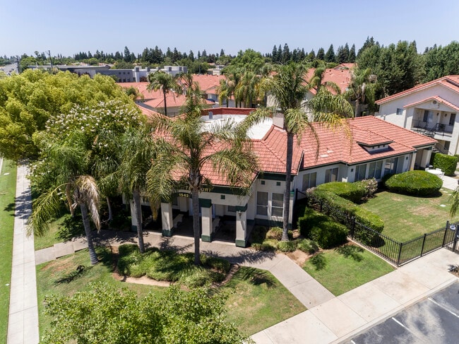 Building Photo - 1542 E Alluvial Ave