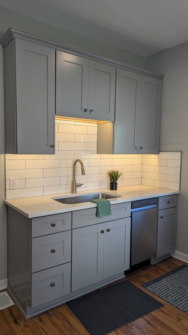 Foto del edificio - 4216 Mercier St
