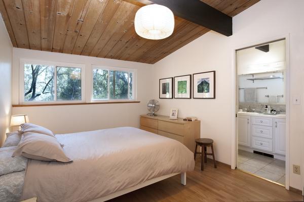 Building Photo - 2BD 1BA in the heart of the Oakland Hills