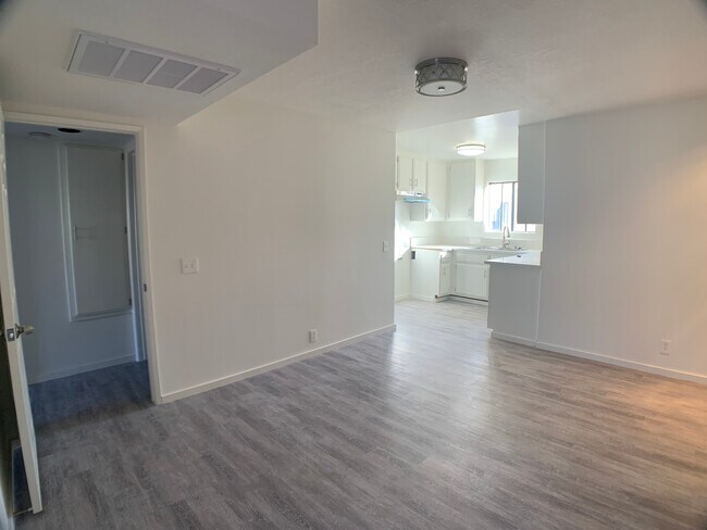 Foto del edificio - 4434 Fulton Ave