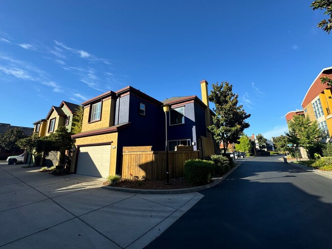 Building Photo - 804 Titanium Ln