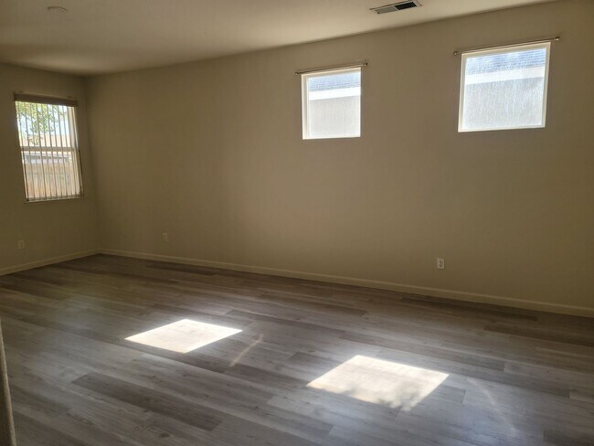 Foto del edificio - 3 bedrooms, office or den, 2 bath home in ...