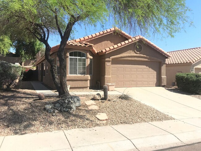 Foto del edificio - 3 bed 2 bath home with Newer Tile and Shower.
