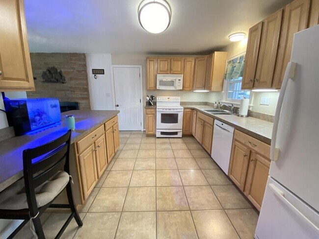 Building Photo - 5525 Larry Ave