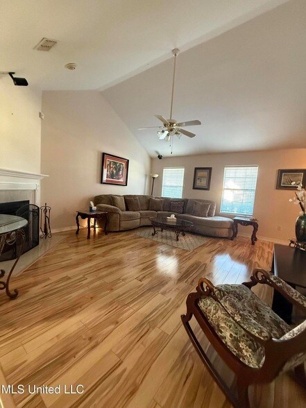 Foto del edificio - 11341 Fairfield Ln