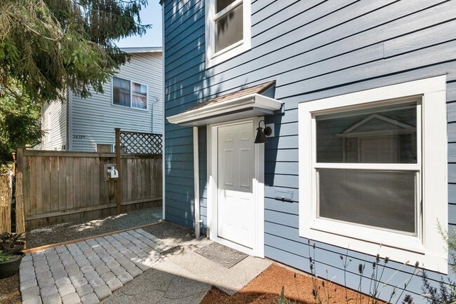 Foto del edificio - 3439 33rd Ave W