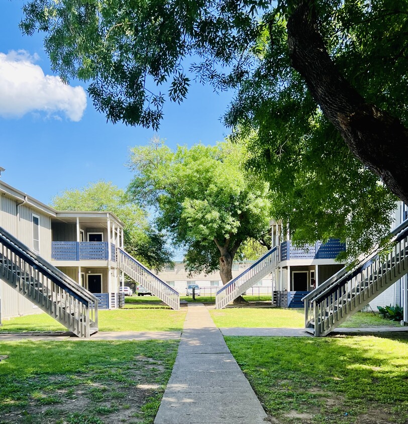 Primary Photo - Pearl at Oyster Creek Apartments