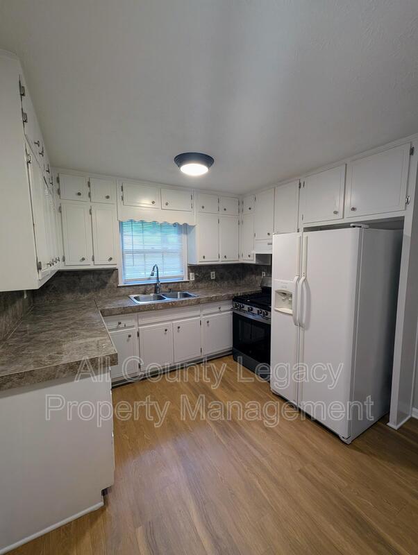 Building Photo - 3875 Brookshire Pl