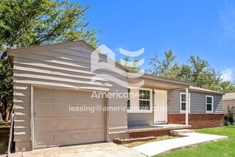 Building Photo - 4633 N St Louis Ave