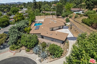 Building Photo - 10421 Beckford Ave