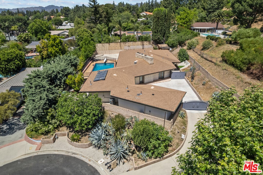 Primary Photo - 10421 Beckford Ave