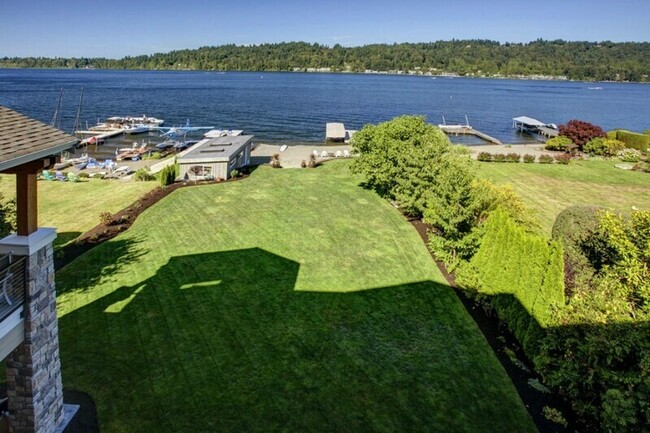 Building Photo - 3026 West Lake Sammamish Pkwy NE