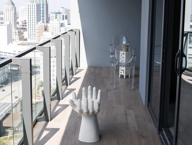 Foto del edificio - 68 SE 6th St