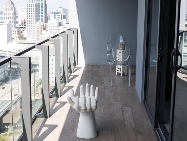 Building Photo - 68 SE 6th St