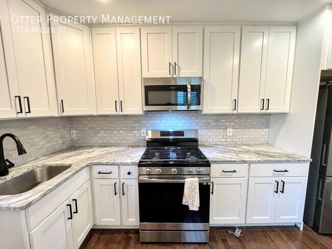 Building Photo - 2BR/1.5BA Spacious Townhome on Great Block...