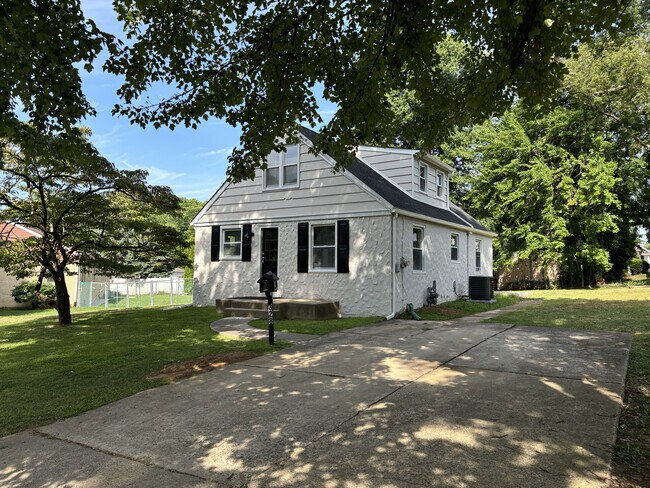 Building Photo - 328 Summer Ave