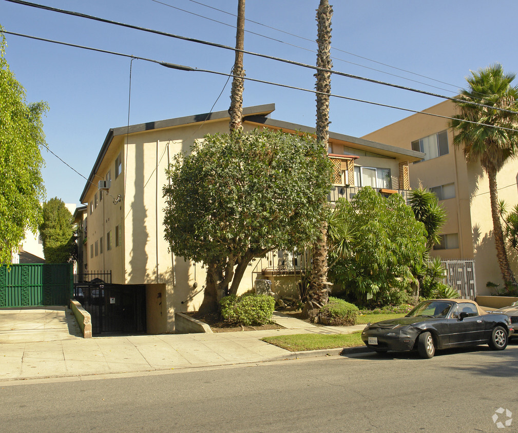 Building Photo - 1338 N Gardner St