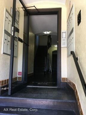 Primary Photo - 1 br, 1 bath Apartment - 17 Coligni Ave