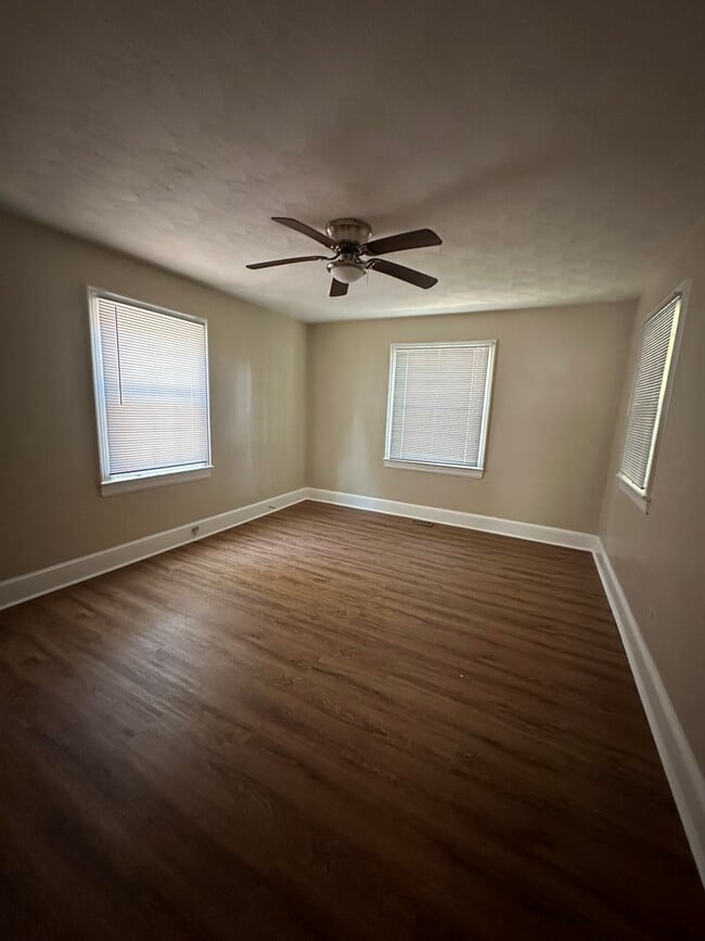 Building Photo - 107 Mitchell St