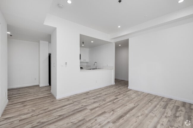 Interior Photo - 1347 23rd St