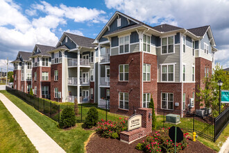 Building Photo - The Groves at Town Center