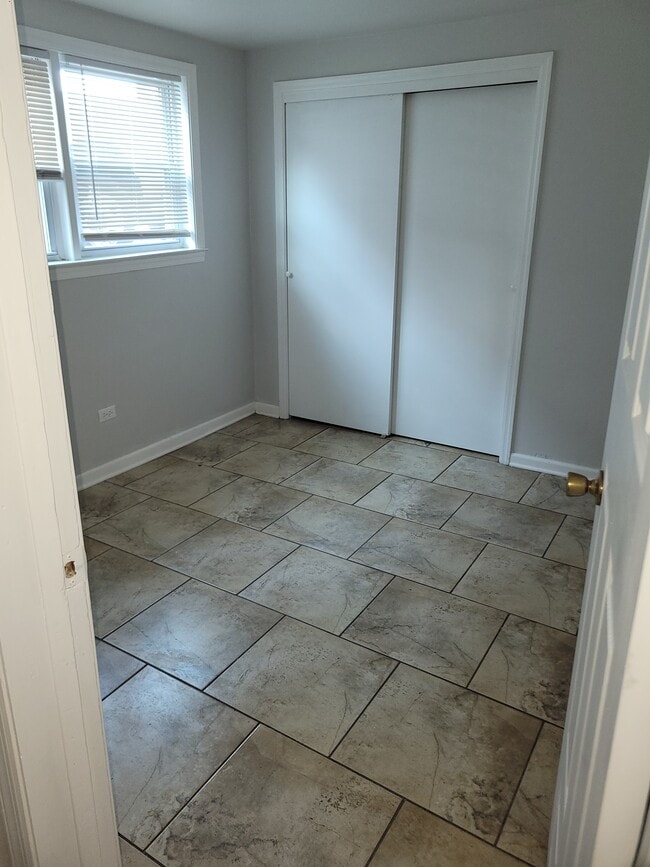 Building Photo - 472 N Wolf Rd