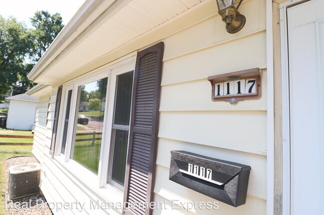 Foto del edificio - 4 br, 2 bath House - 1117 N Summit Ave