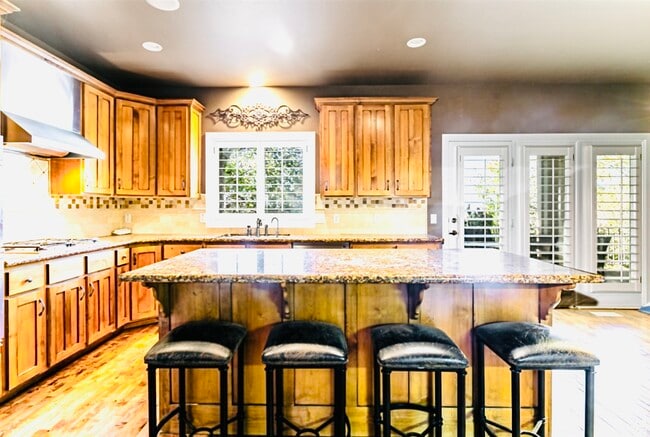 Building Photo - 9728 Quartzridge Dr