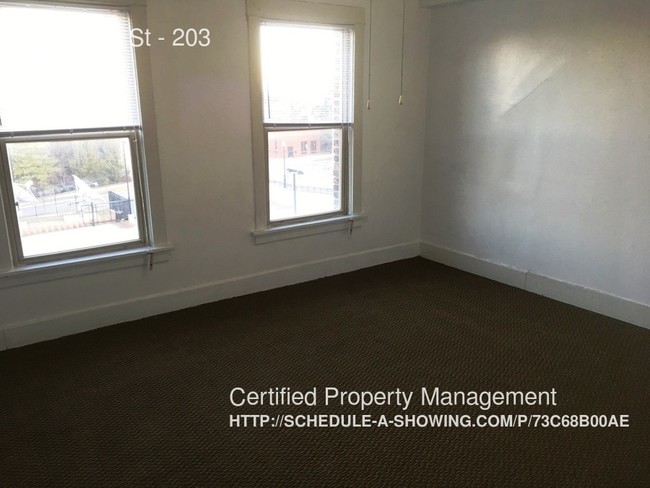 Building Photo - 1017 S 10th St