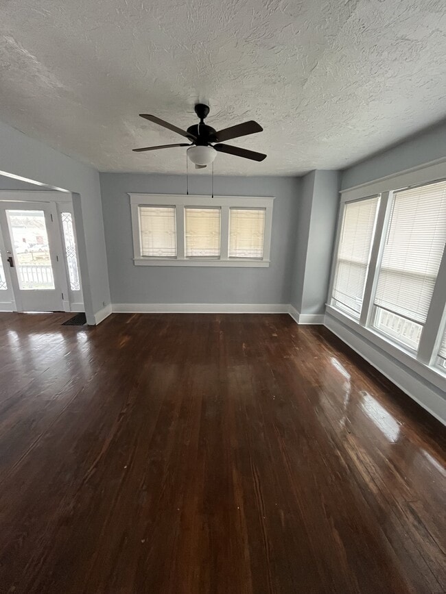 Foto del edificio - 735 W 3rd St