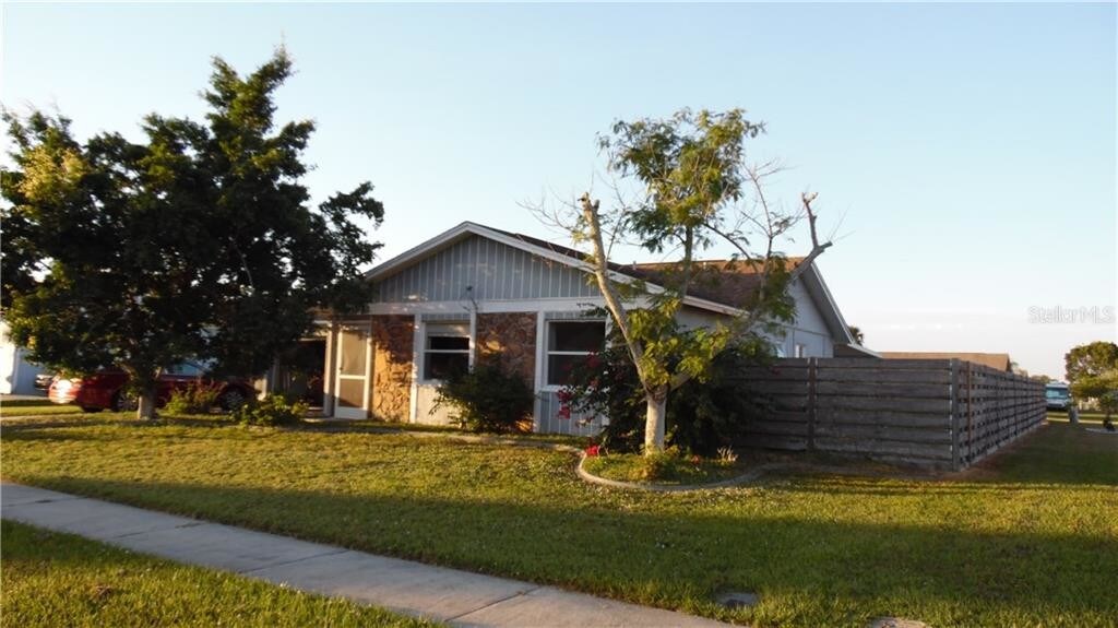 Port Charlotte, 
                        , –