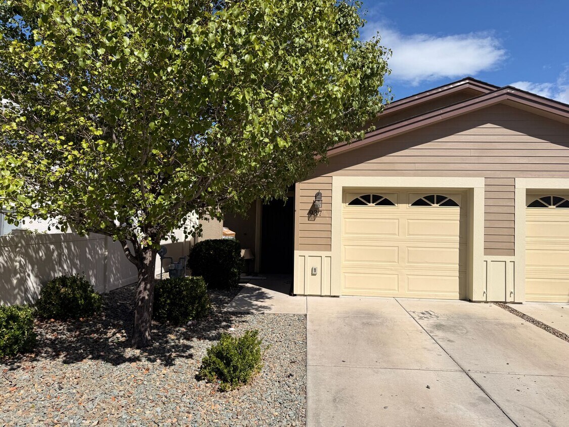 Foto principal - 937 Gail Gardner Way