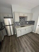 Building Photo - 371 Dickinson St