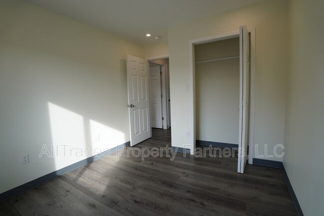 Building Photo - 408 Cavitt Ave