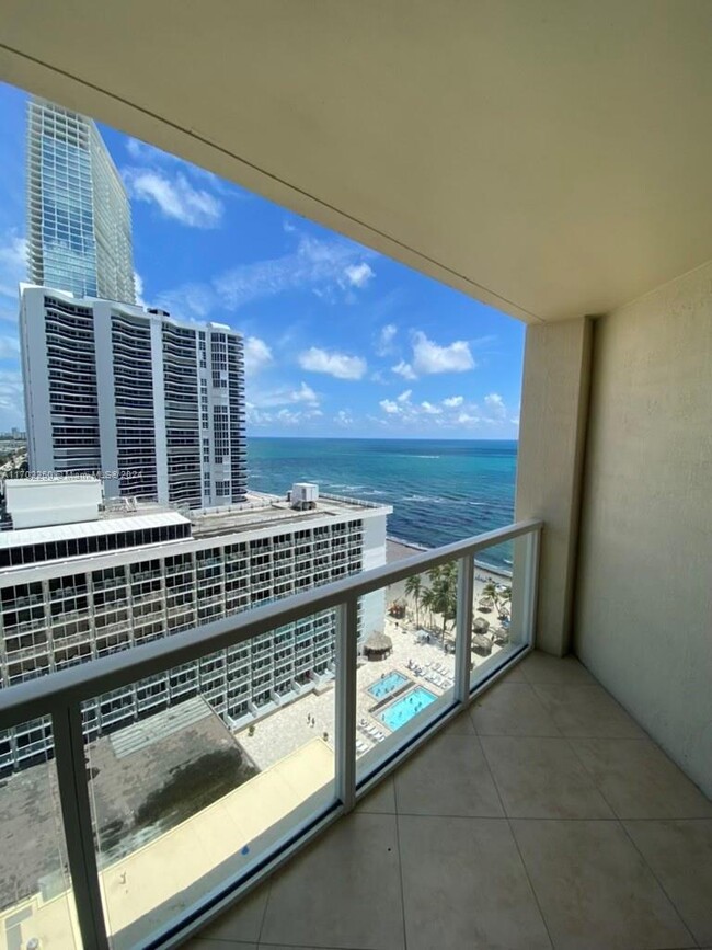 Foto del edificio - 16699 Collins Ave