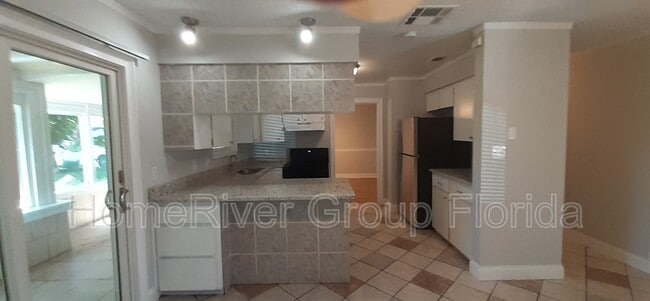Building Photo - 605 Spring Creek Dr