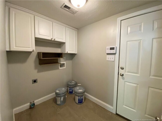 Building Photo - 369 Colonial Hills Dr