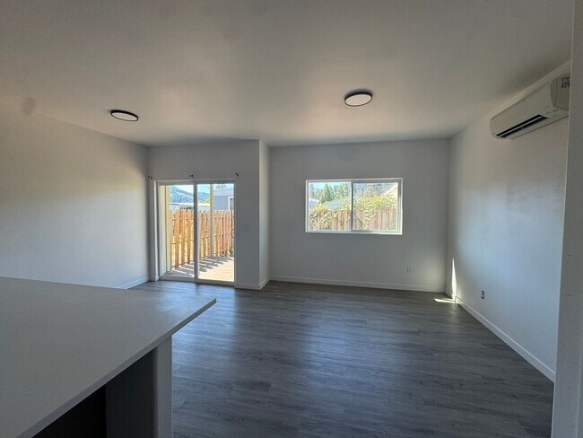Foto del edificio - Modern 3 bedroom townhouse