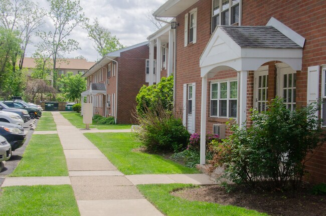 Building Photo - Valley Green Apartments