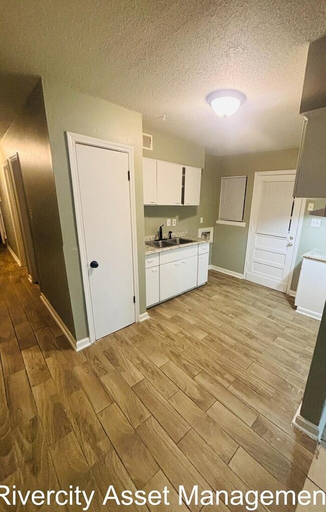 Photo - Charming Duplex Near University of Memphis!!!!! HABLAMOS ESPANOL!!!!!!!! Townhome