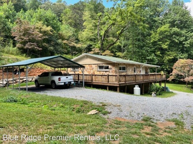 Building Photo - 3 br, 2.5 bath House - 185 Locust Street