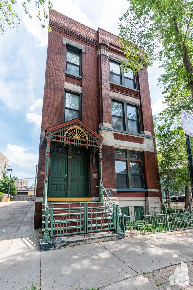 Building Photo - 1101 N Marshfield Ave