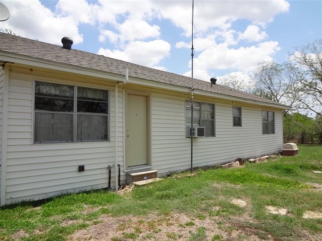 Building Photo - 2 br, 1 bath House - 1888 FM 1696