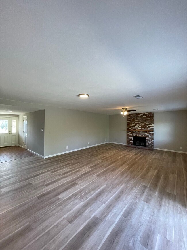 Foto del edificio - 1529 E 19th St