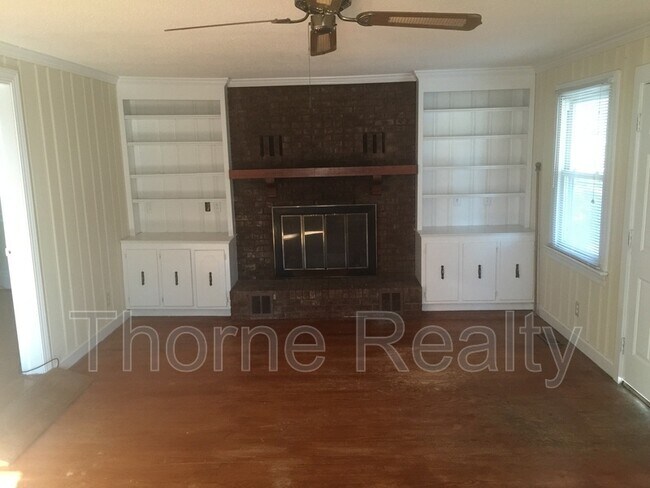 Building Photo - 1611 Longview Ave